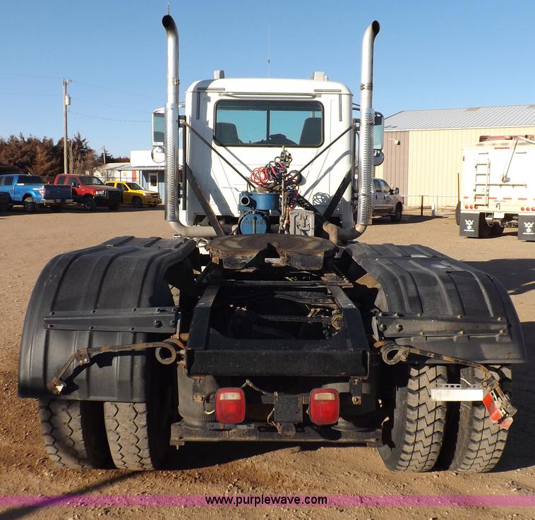 image for item F6418 2008 Mack Pinnacle semi truck