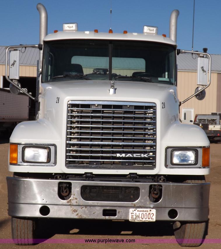 image for item F6418 2008 Mack Pinnacle semi truck