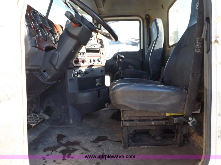 image for item F6418 2008 Mack Pinnacle semi truck