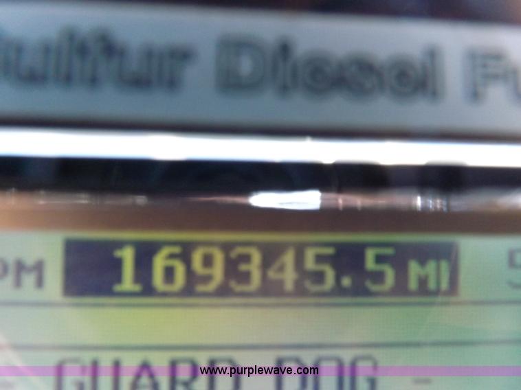 image for item F6418 2008 Mack Pinnacle semi truck