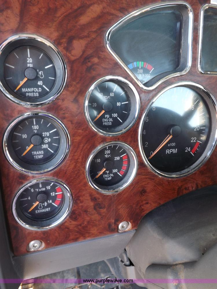 image for item F6418 2008 Mack Pinnacle semi truck