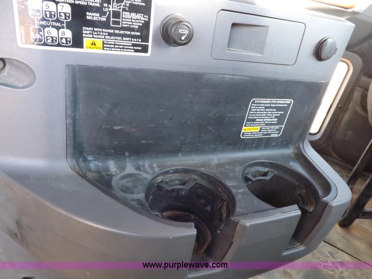 image for item F6418 2008 Mack Pinnacle semi truck