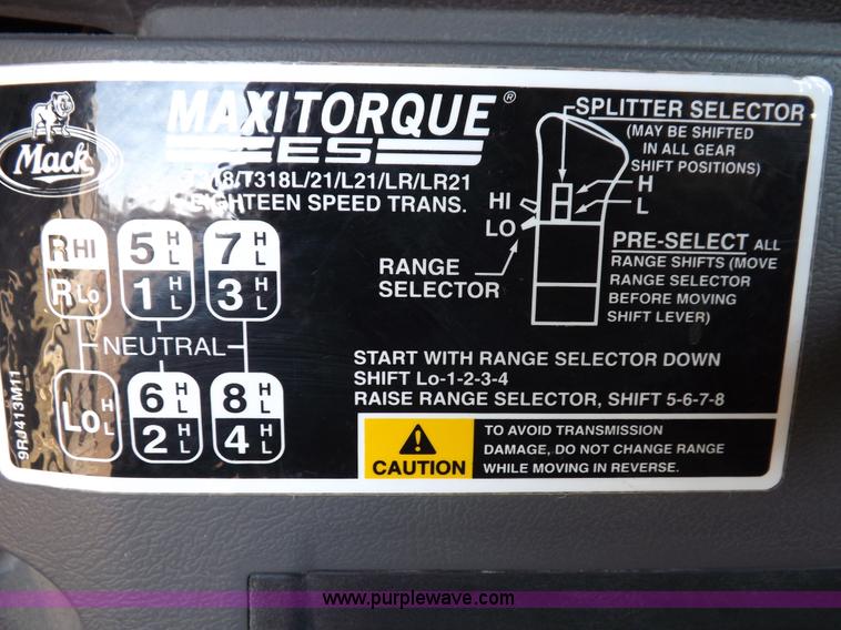 image for item F6418 2008 Mack Pinnacle semi truck