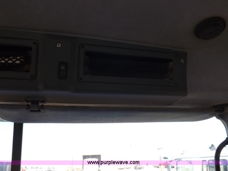 image for item F6418 2008 Mack Pinnacle semi truck