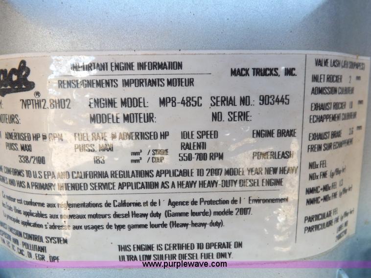 image for item F6418 2008 Mack Pinnacle semi truck