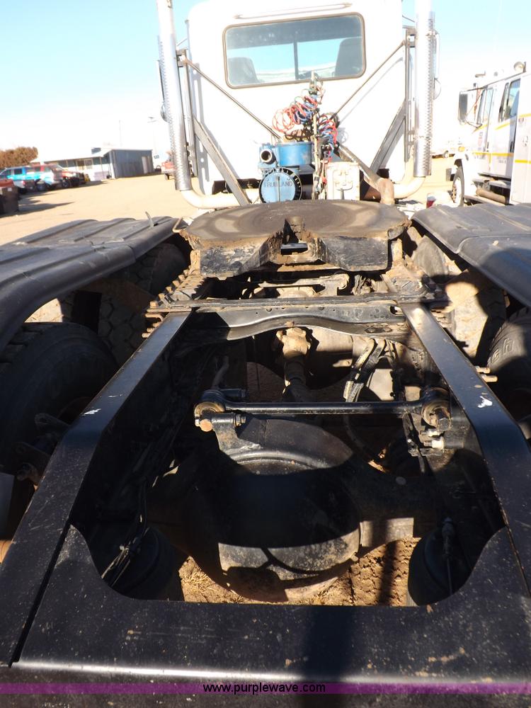 image for item F6418 2008 Mack Pinnacle semi truck