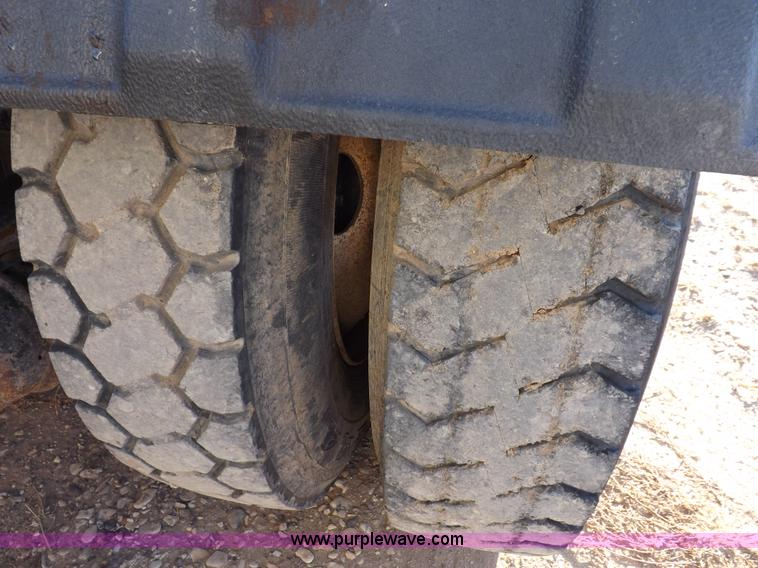 image for item F6418 2008 Mack Pinnacle semi truck