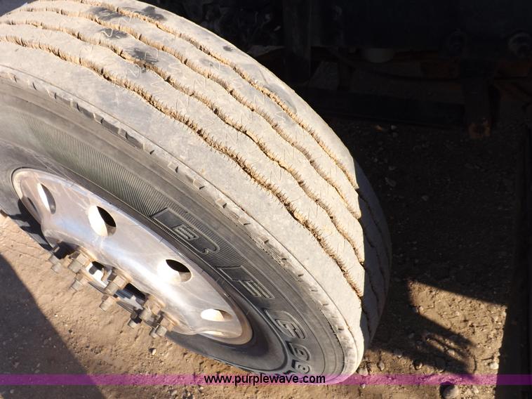 image for item F6418 2008 Mack Pinnacle semi truck