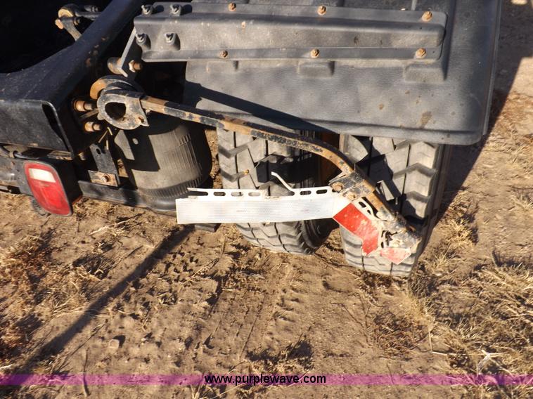 image for item F6418 2008 Mack Pinnacle semi truck