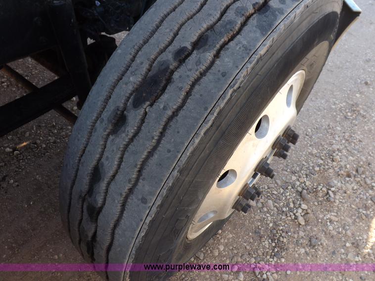 image for item F6418 2008 Mack Pinnacle semi truck