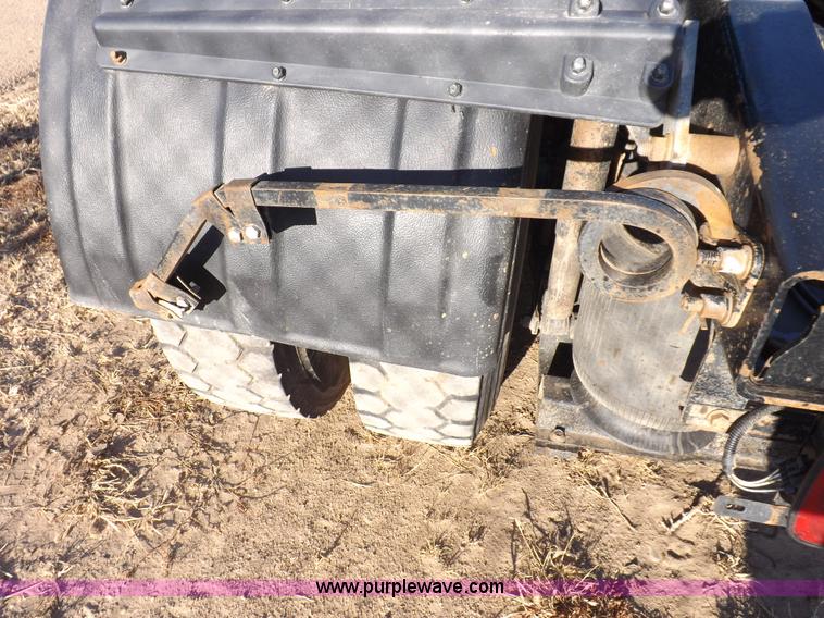 image for item F6418 2008 Mack Pinnacle semi truck