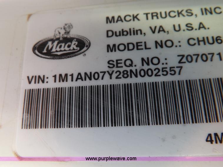 image for item F6418 2008 Mack Pinnacle semi truck