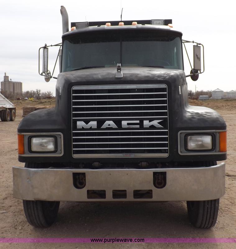 image for item F6419 1992 Mack CH613 dump truck