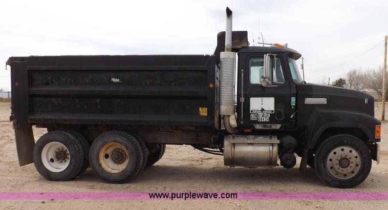 image for item F6419 1992 Mack CH613 dump truck