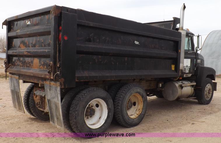 image for item F6419 1992 Mack CH613 dump truck