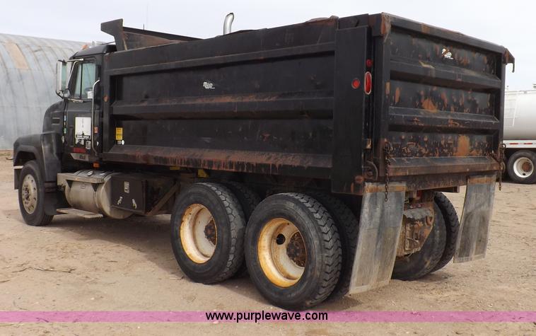 image for item F6419 1992 Mack CH613 dump truck