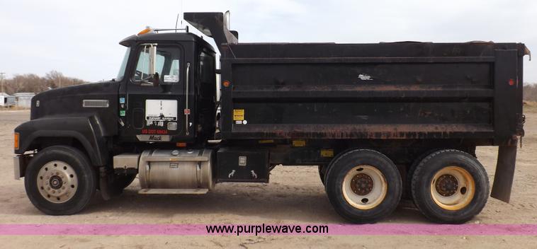 image for item F6419 1992 Mack CH613 dump truck