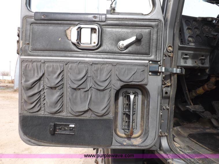 image for item F6419 1992 Mack CH613 dump truck