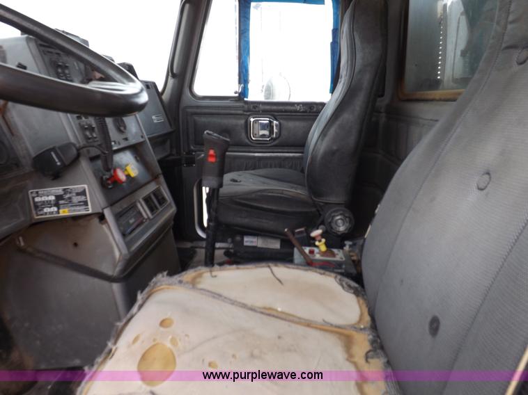 image for item F6419 1992 Mack CH613 dump truck