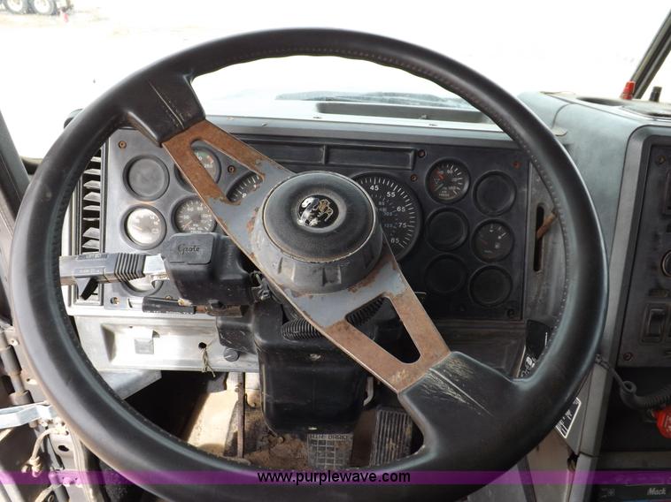 image for item F6419 1992 Mack CH613 dump truck