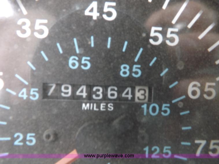 image for item F6419 1992 Mack CH613 dump truck