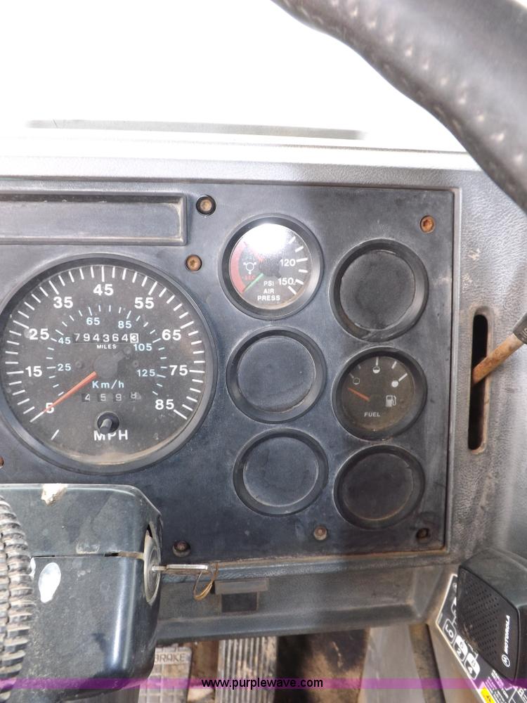 image for item F6419 1992 Mack CH613 dump truck