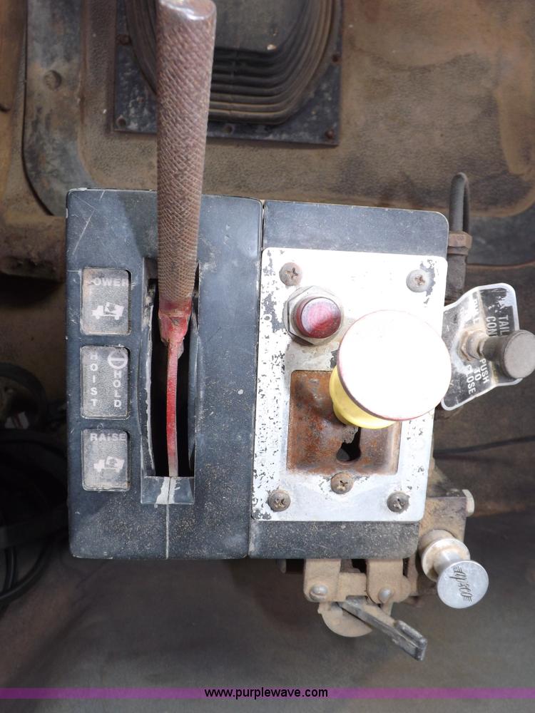 image for item F6419 1992 Mack CH613 dump truck