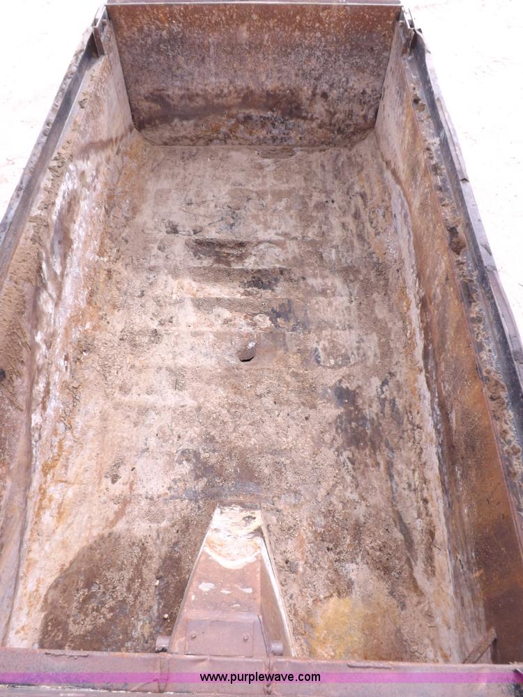 image for item F6419 1992 Mack CH613 dump truck