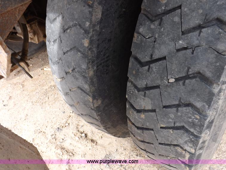 image for item F6419 1992 Mack CH613 dump truck