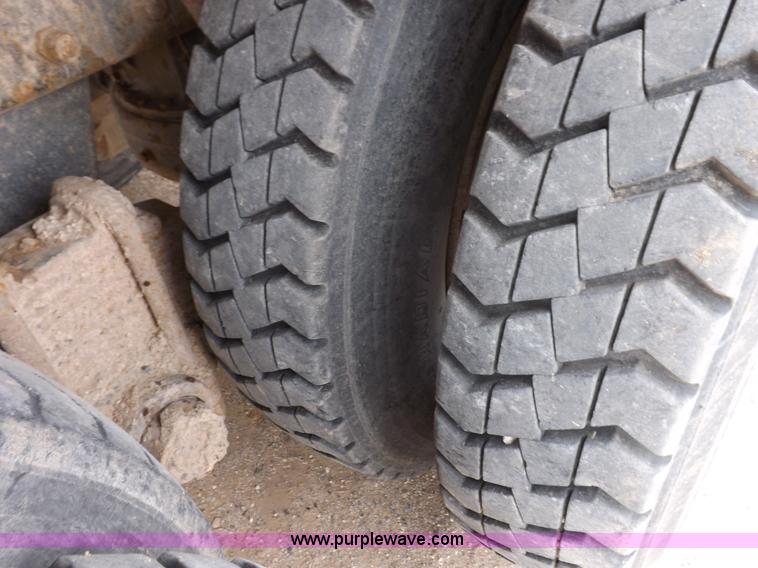 image for item F6419 1992 Mack CH613 dump truck