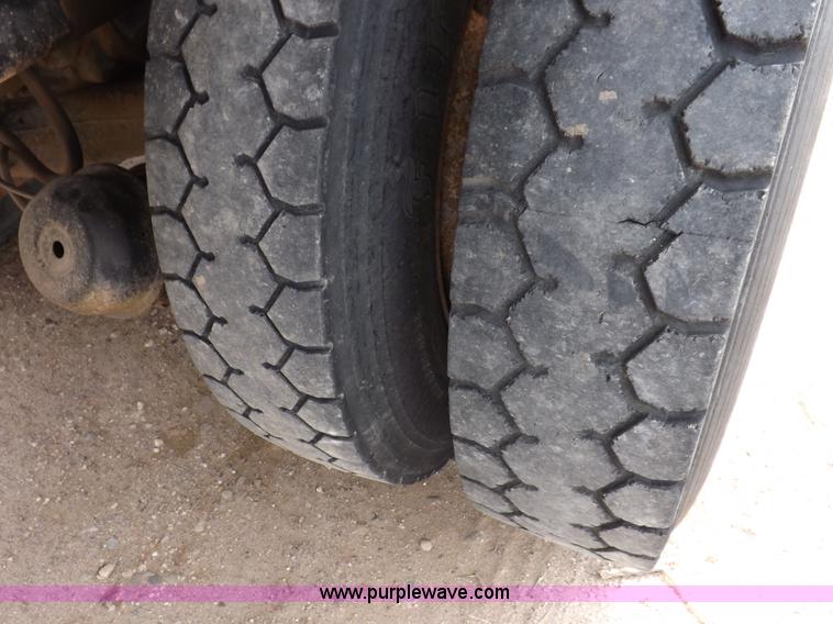 image for item F6419 1992 Mack CH613 dump truck