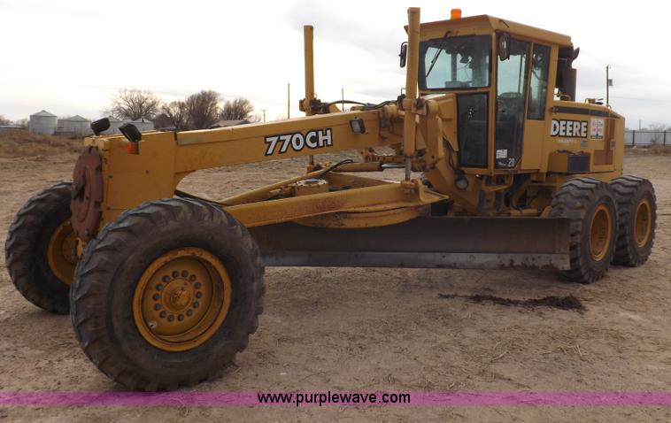 image for item F6420 1998 John Deere 770CH articulated motor grader