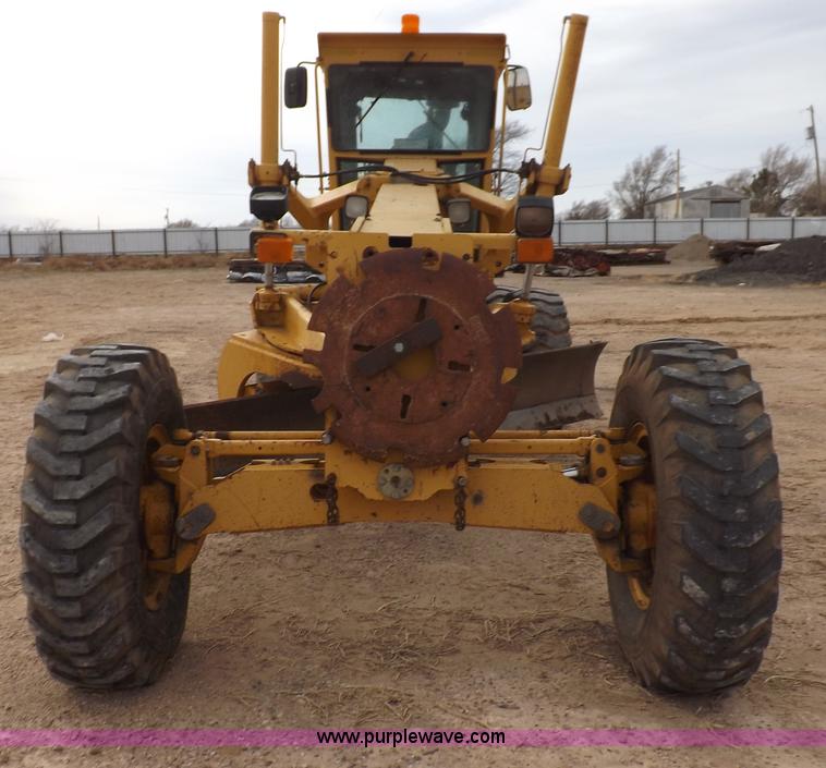image for item F6420 1998 John Deere 770CH articulated motor grader