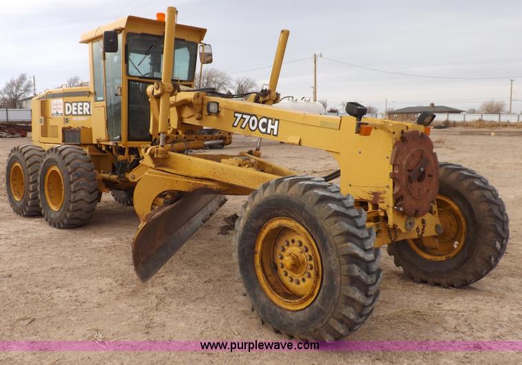 image for item F6420 1998 John Deere 770CH articulated motor grader