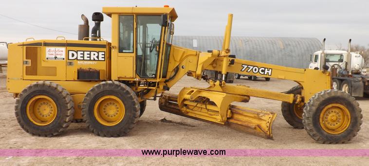 image for item F6420 1998 John Deere 770CH articulated motor grader