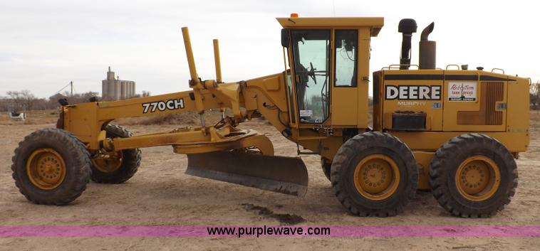 image for item F6420 1998 John Deere 770CH articulated motor grader