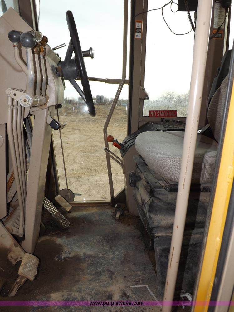 image for item F6420 1998 John Deere 770CH articulated motor grader