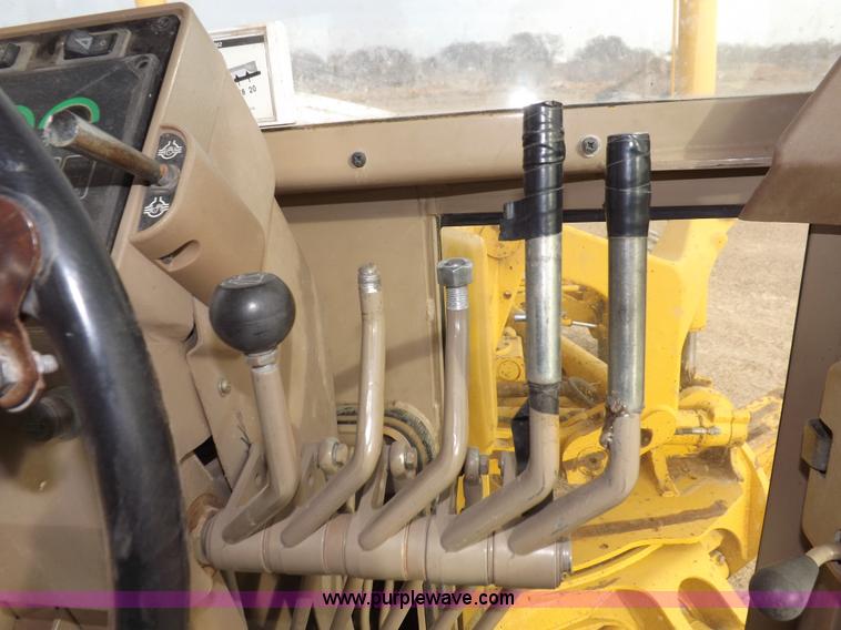 image for item F6420 1998 John Deere 770CH articulated motor grader