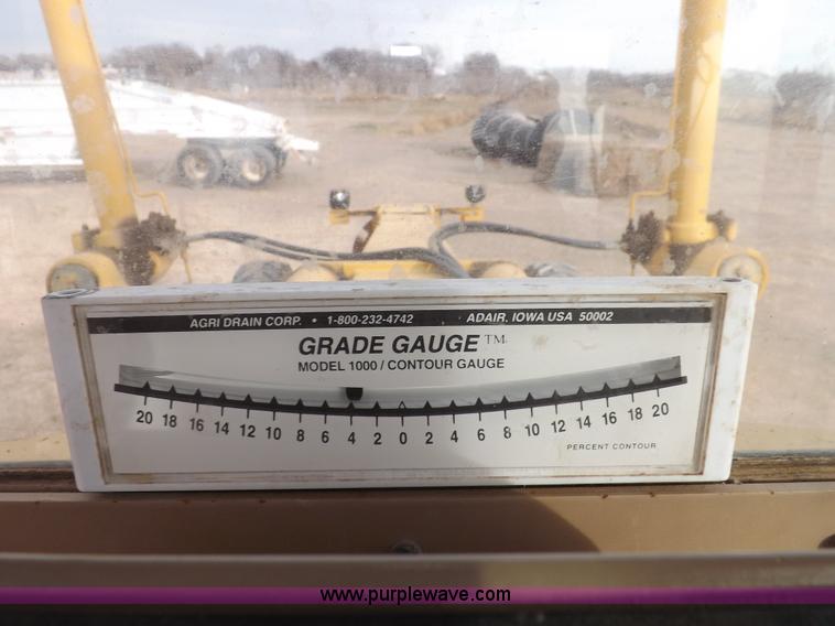 image for item F6420 1998 John Deere 770CH articulated motor grader