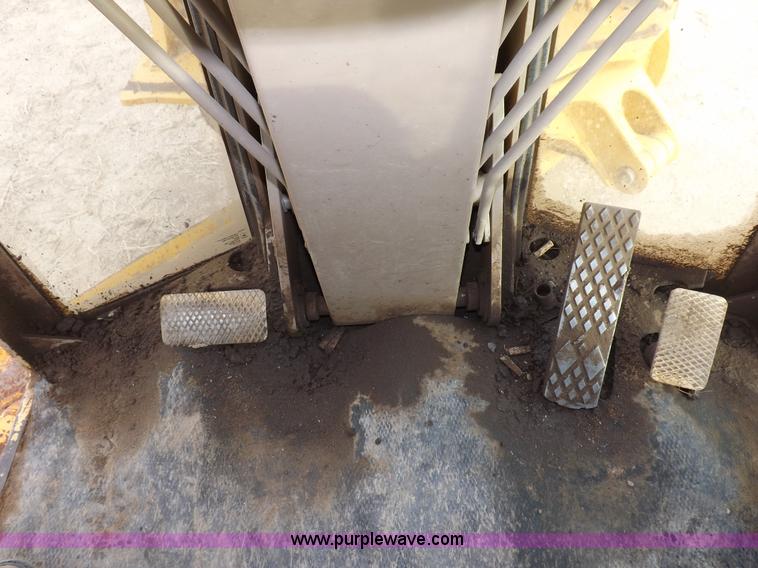 image for item F6420 1998 John Deere 770CH articulated motor grader