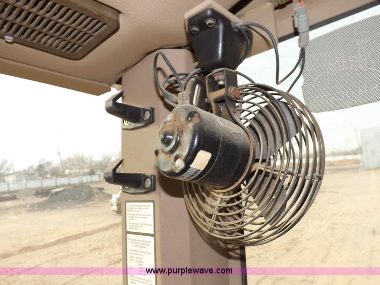 image for item F6420 1998 John Deere 770CH articulated motor grader