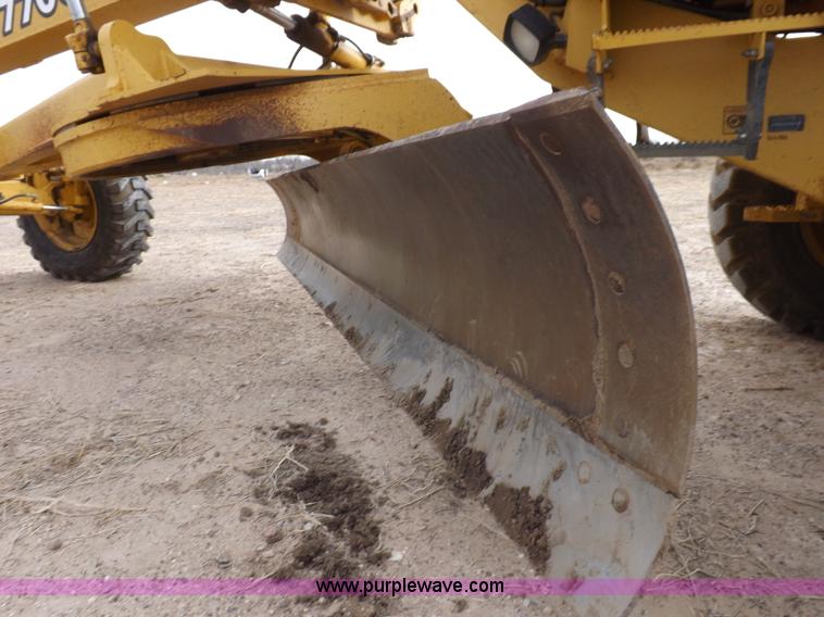 image for item F6420 1998 John Deere 770CH articulated motor grader