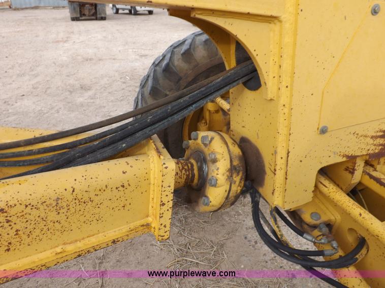 image for item F6420 1998 John Deere 770CH articulated motor grader