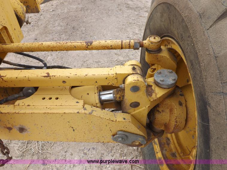 image for item F6420 1998 John Deere 770CH articulated motor grader