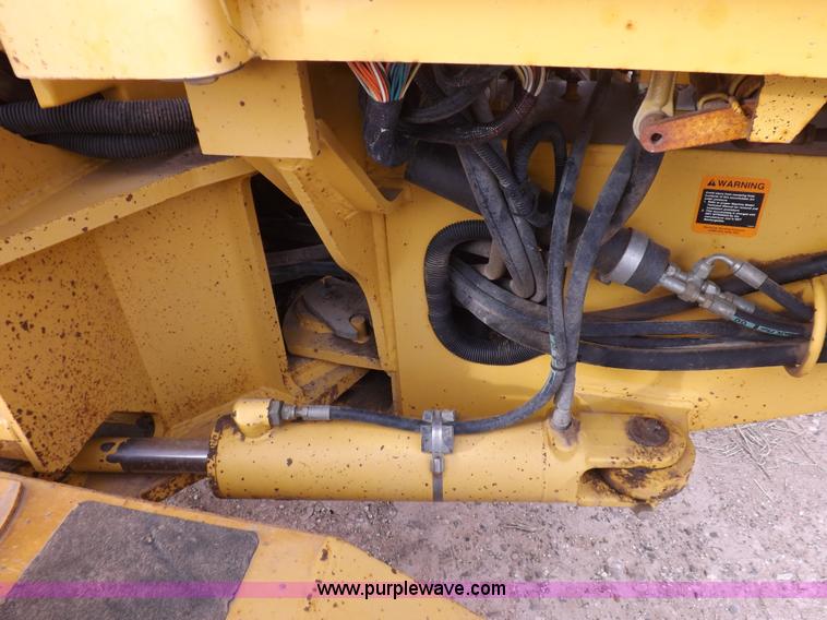 image for item F6420 1998 John Deere 770CH articulated motor grader