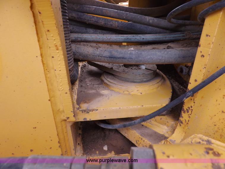 image for item F6420 1998 John Deere 770CH articulated motor grader