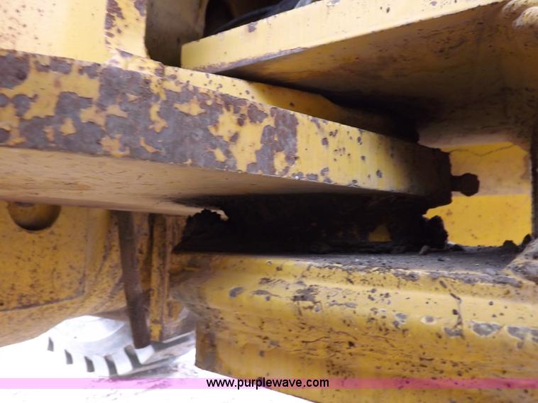 image for item F6420 1998 John Deere 770CH articulated motor grader