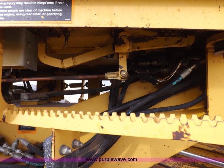 image for item F6420 1998 John Deere 770CH articulated motor grader