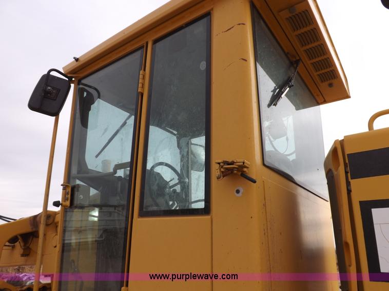 image for item F6420 1998 John Deere 770CH articulated motor grader