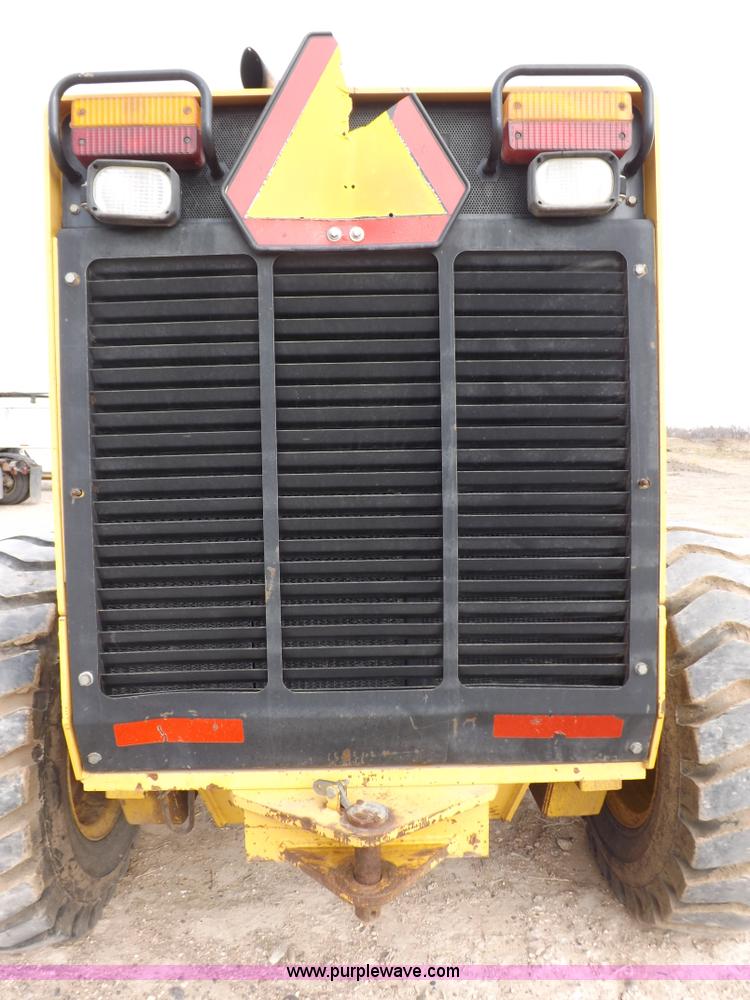 image for item F6420 1998 John Deere 770CH articulated motor grader